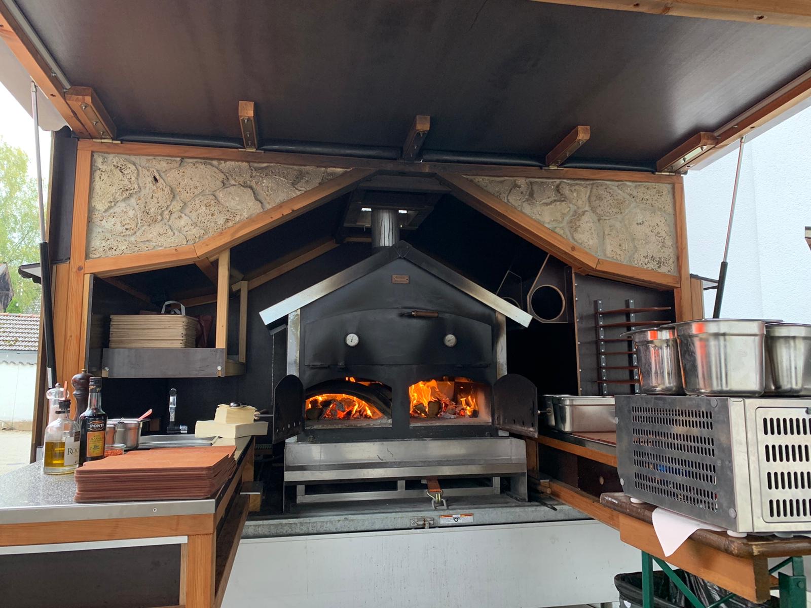 Flammkuchen-Catering vom Marktblick — frisch aus dem mobilen Holzofen